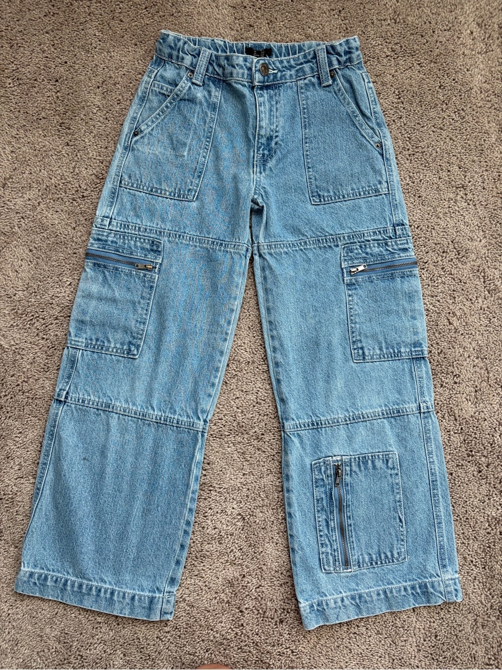 Forever 21 Light Blue Wide-Leg Cargo Jeans with Zipper Pockets - Size 9/10